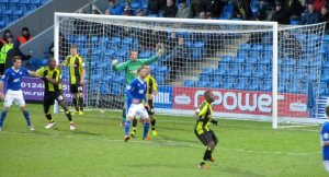 Burtond defend a corner