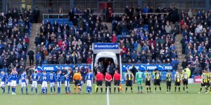 The two teams line up