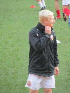 David Perkins warms up