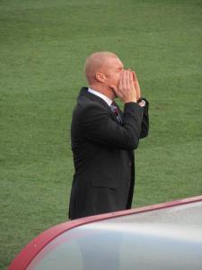 Sean Dyche shouts instructions to his players