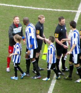 Craig Bellamy and Anthony Gardner shake hands