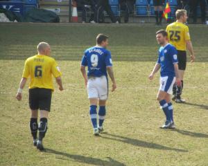 Purse keeps an eye Richards