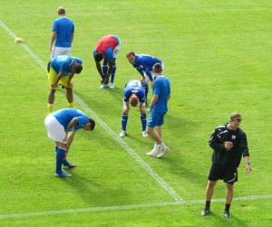 Shane Nicholson leads the warm down