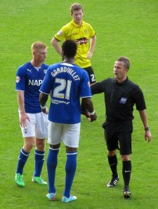 The referee has a word with Gnanduillet