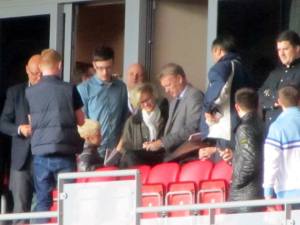 David Moyes signs a few autographs