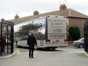The coach follows the players after difficulties getting to the entrance!
