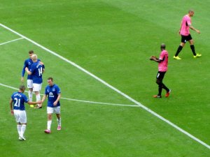 Everton take the lead