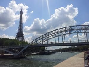 The cruise begins and ends at the Eiffel Tower