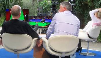 Steve Davis, John  Parrott and Hazel Irvine watch the snooker...and me on the front row!